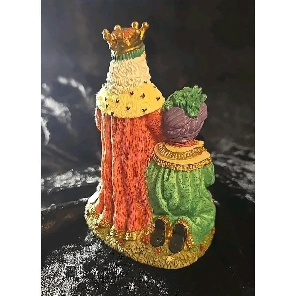 INTERNATIONAL SANTA CLAUS COLLECTION product figurine